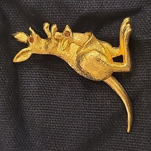 Vintage Avon Kangaroo and Baby Pin